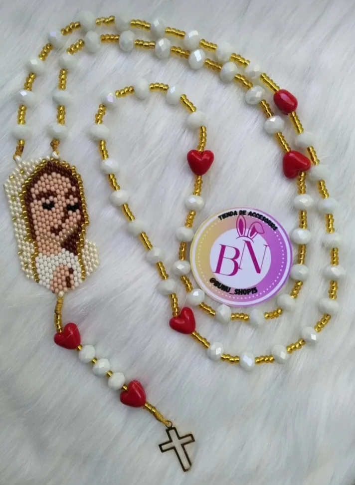 Camándula Virgen María en Cristales & Délicas - Accesorio artesanal hecho a mano en Colombia por Bunu Shop